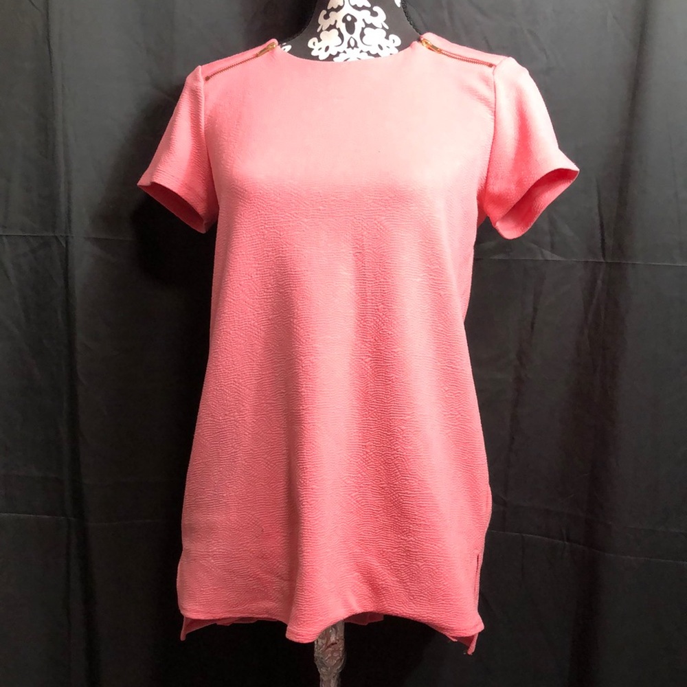 Women’s Pleated Back Blouse